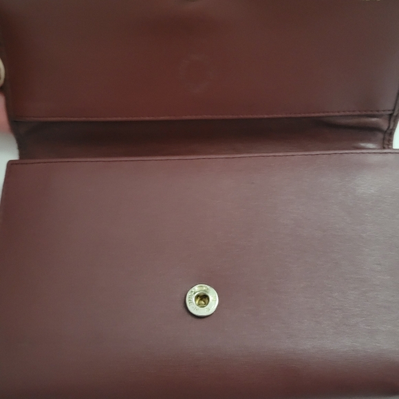 Cartier signature wallet with inside kiss lock and zipper pocket. EUC - Picture 8 of 13